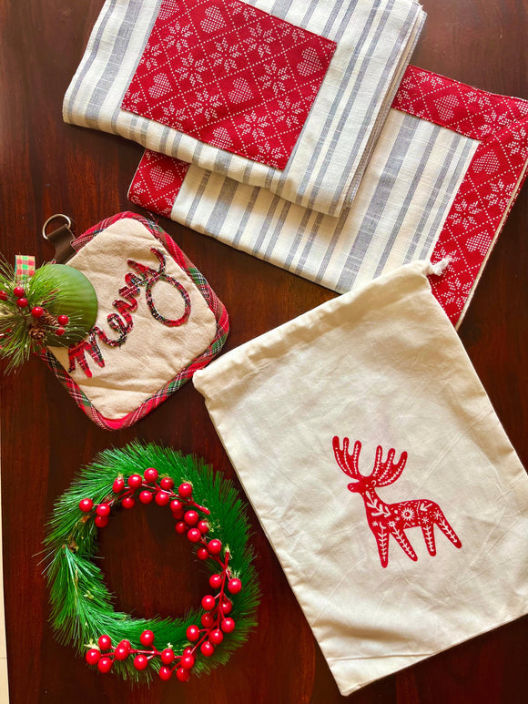 Gift Set - XMas Table Runner and Table Mats